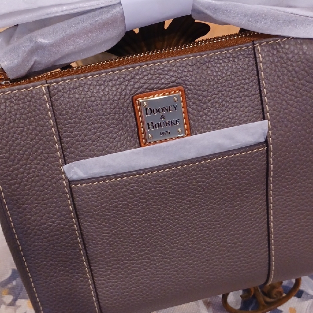 STUNNING Dooney & Bourke 'Lexington' Elephant Colored Crossbody Bag - Picture 2 of 12